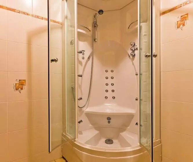 ホテル Aux Touristes Hôtel Restaurant