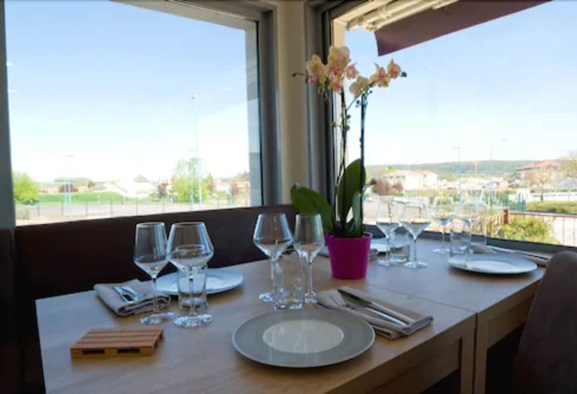 Logis Hotel Restaurant De La Madeleine