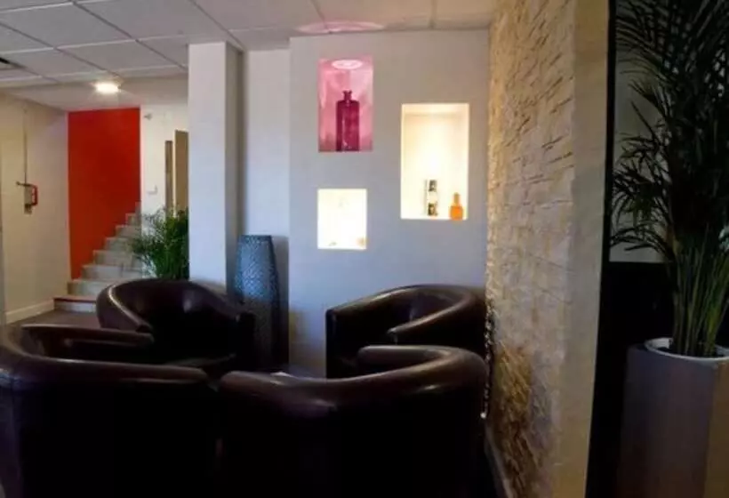 Logis Hotel Restaurant De La Madeleine