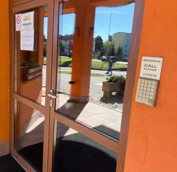 فندق Senica, Garni