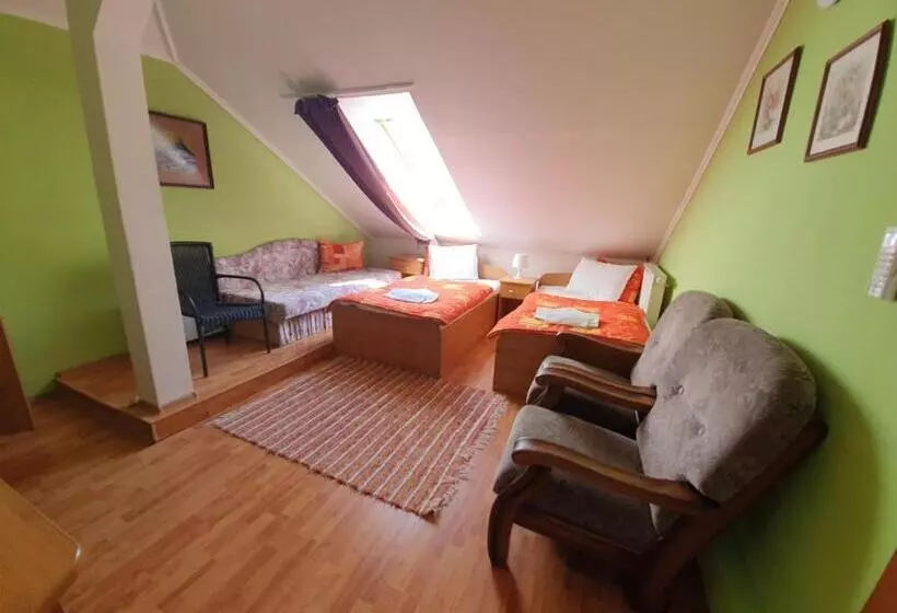 فندق Senica, Garni