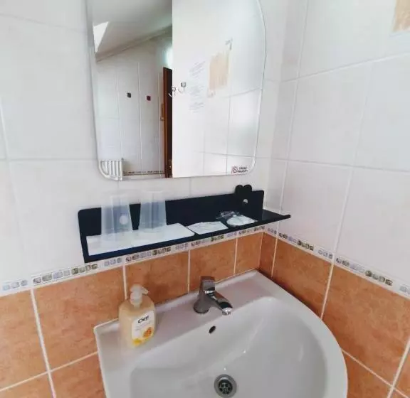 فندق Senica, Garni