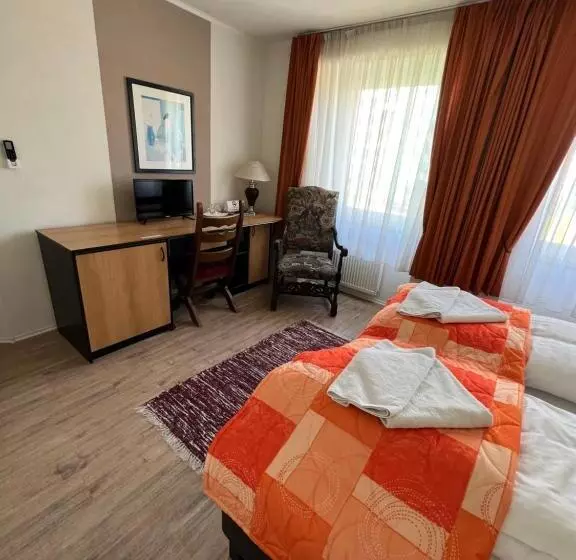 فندق Senica, Garni