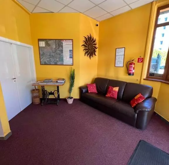 فندق Senica, Garni