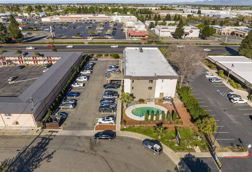 ホテル Sutter Inn