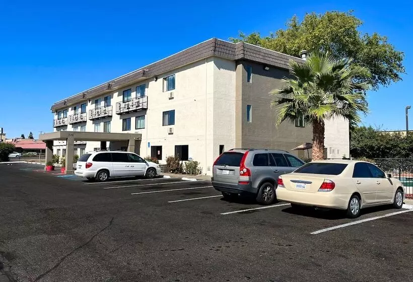 ホテル Sutter Inn