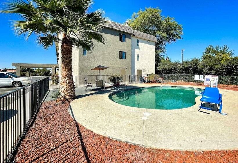 ホテル Sutter Inn