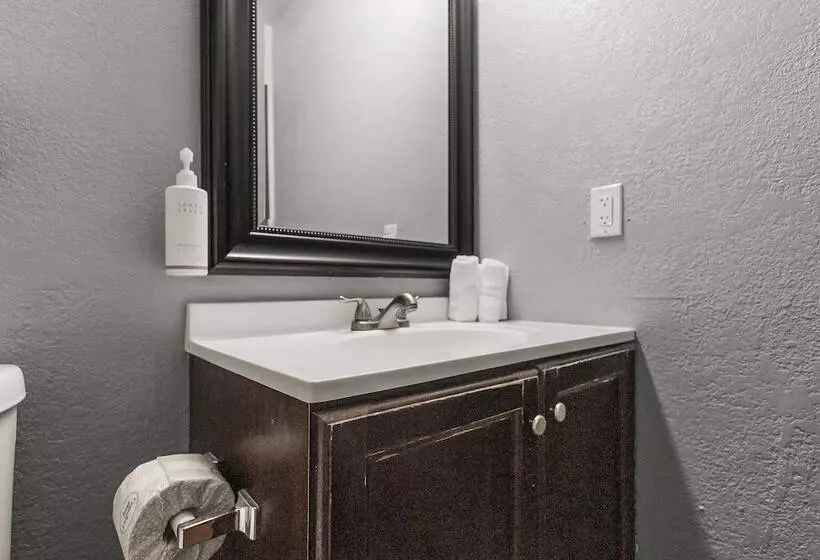 ホテル Sutter Inn