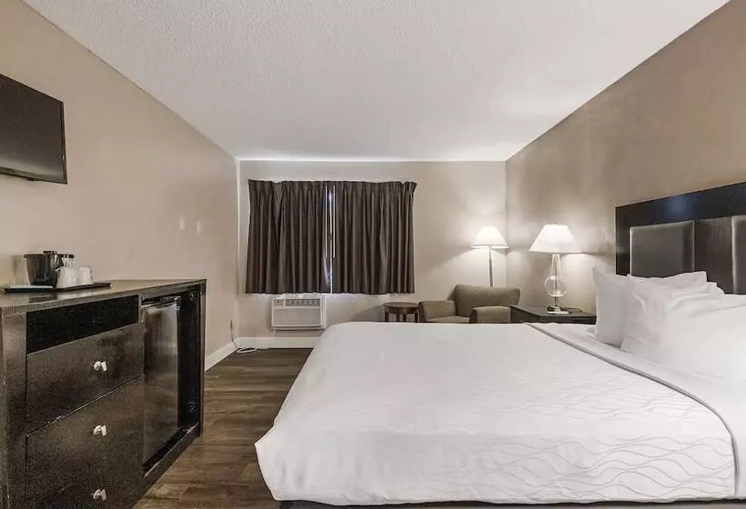 ホテル Sutter Inn