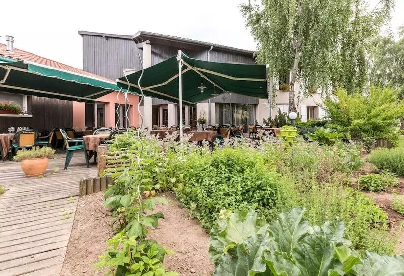 Logis Hotel Restaurant La Tour