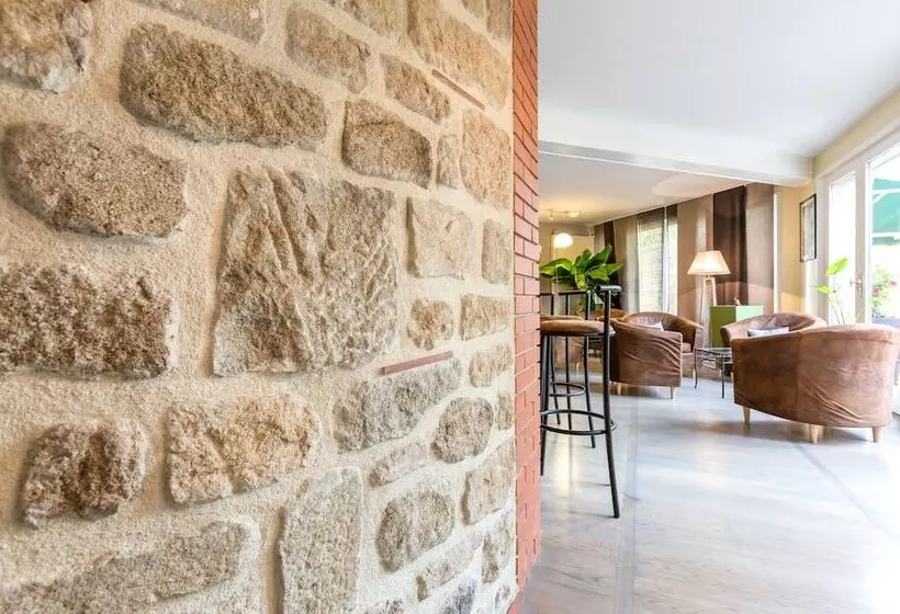 Logis Hotel Restaurant La Tour