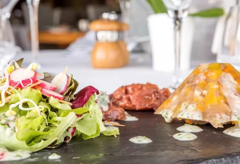 Logis Hotel Restaurant La Tour