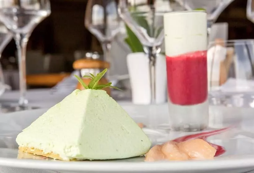 Logis Hotel Restaurant La Tour