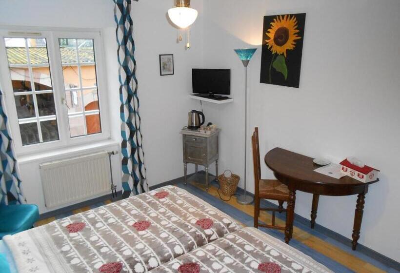 هتل Au Fief Du Château