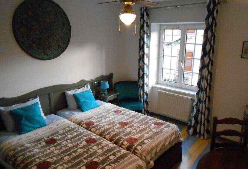 هتل Au Fief Du Château