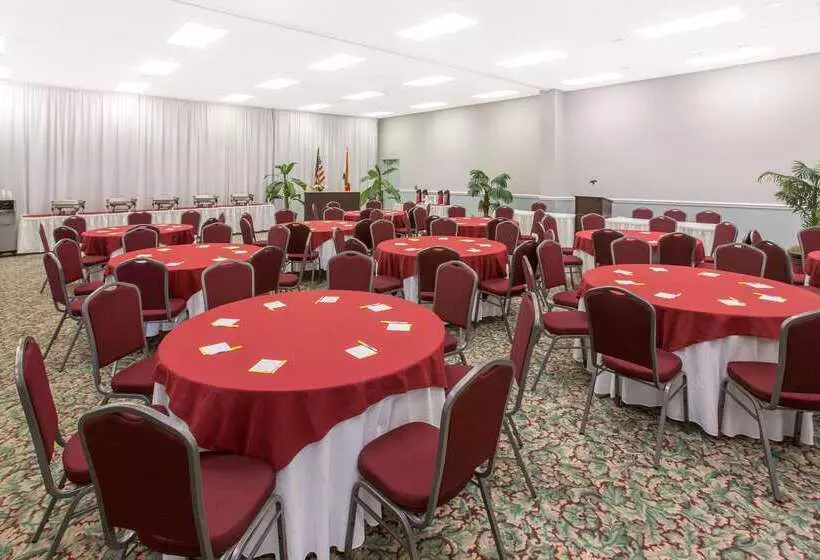 호텔 Days Inn & Suites By Wyndham Navarre Near Beaches Hurlburt