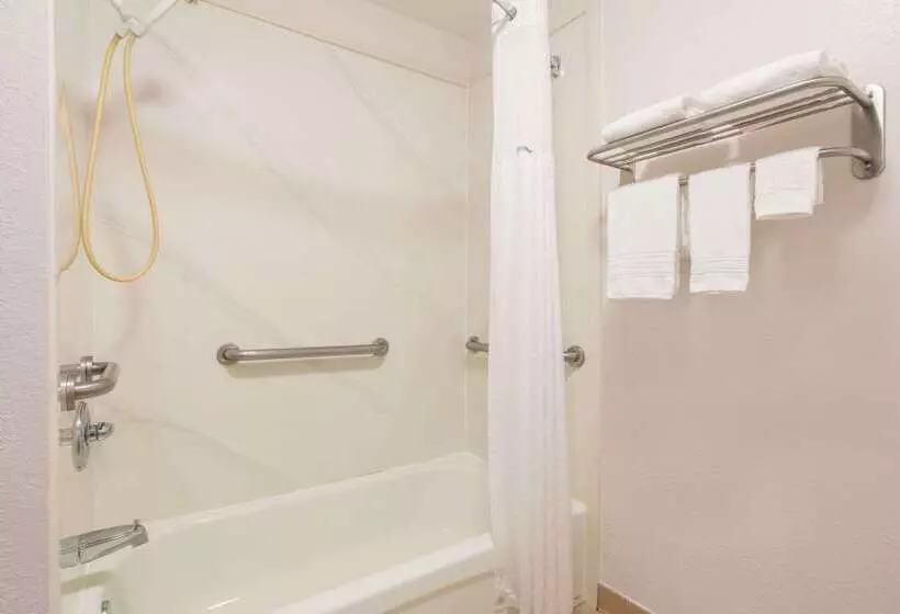 호텔 Days Inn & Suites By Wyndham Navarre Near Beaches Hurlburt