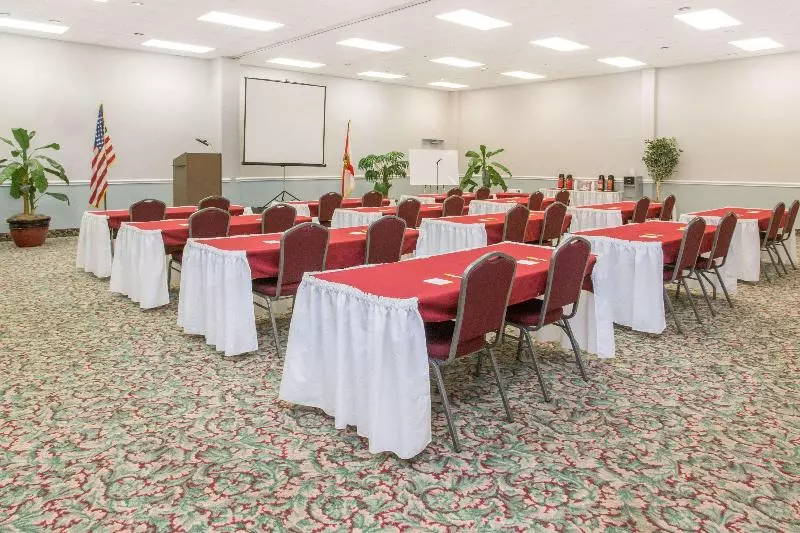 호텔 Days Inn & Suites By Wyndham Navarre Near Beaches Hurlburt