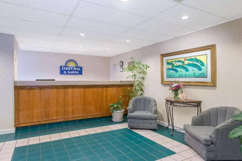 호텔 Days Inn & Suites By Wyndham Navarre Near Beaches Hurlburt
