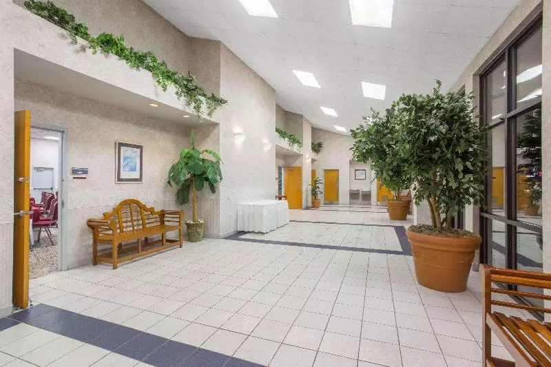 호텔 Days Inn & Suites By Wyndham Navarre Near Beaches Hurlburt