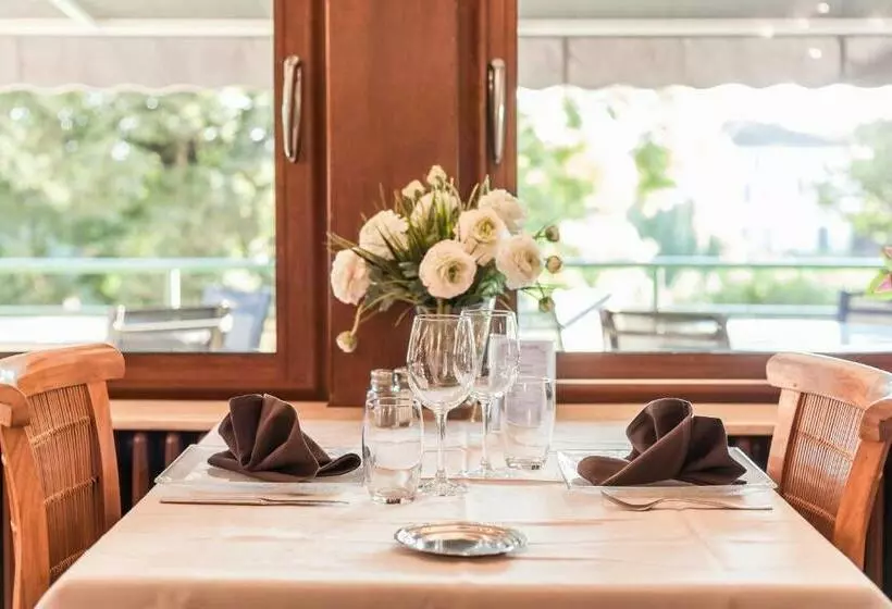 酒店 Hôtel Restaurant Beau Rivage