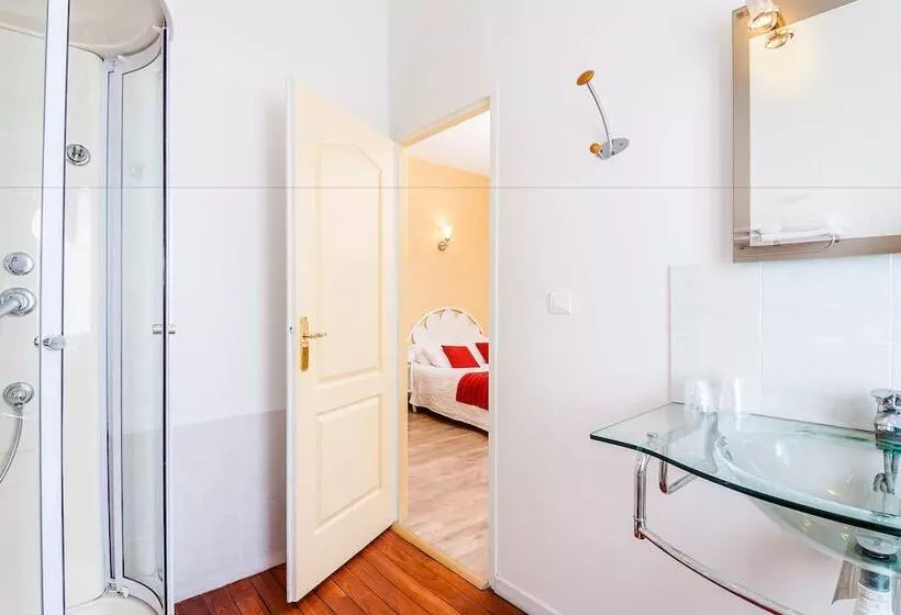 Отель Logis Hôtel Restaurant Résidence