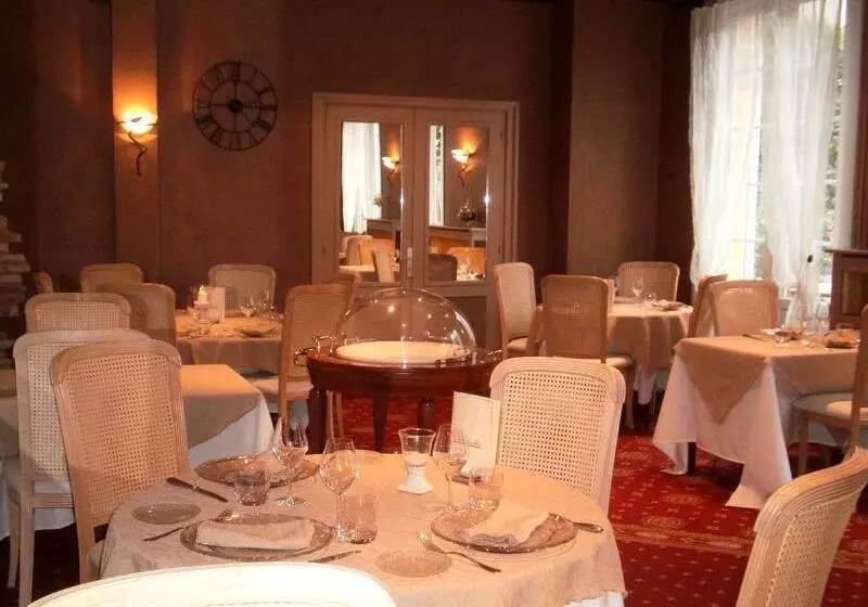 ホテル Logis Hôtel Restaurant Les Airelles