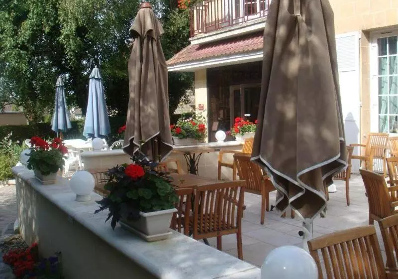 ホテル Logis Hôtel Restaurant Les Airelles