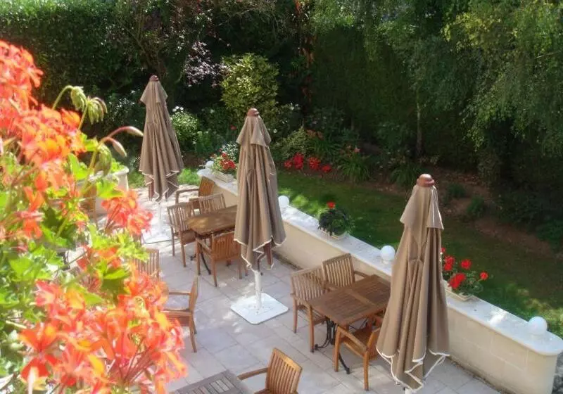 ホテル Logis Hôtel Restaurant Les Airelles