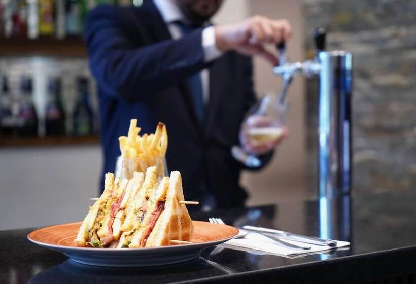 فندق NH Santiago del Estero