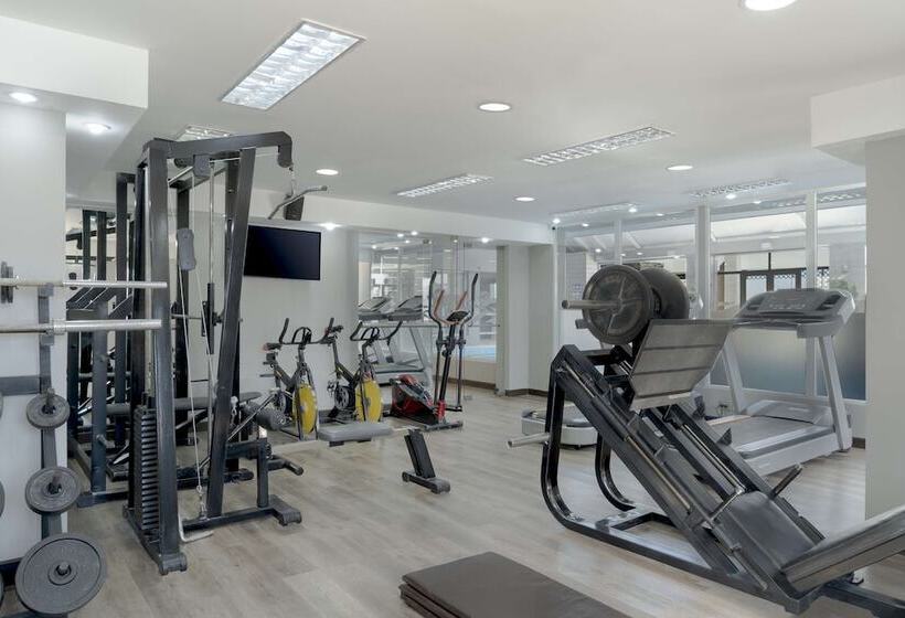 فندق NH Santiago del Estero