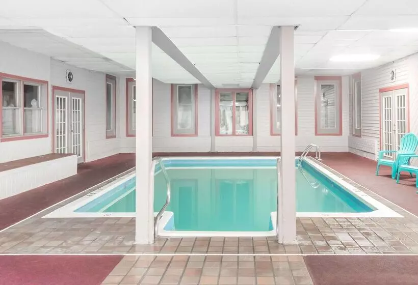 هتل Ramada By Wyndham Groton Mystic