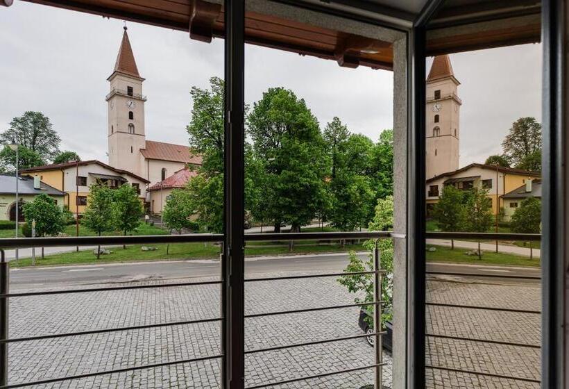 בית מלון כפרי Menhard