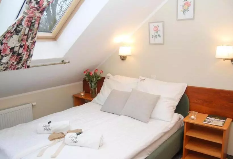 Hotelli Pensjonat Dworek Polski