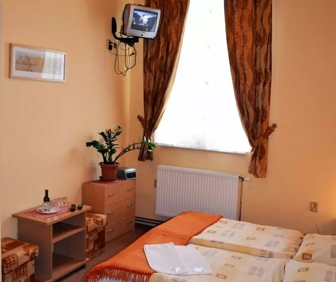 Majatalo Penzión Manderlak