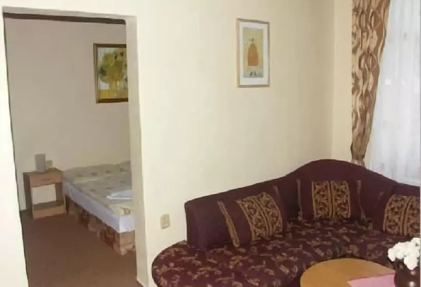 Majatalo Penzión Manderlak