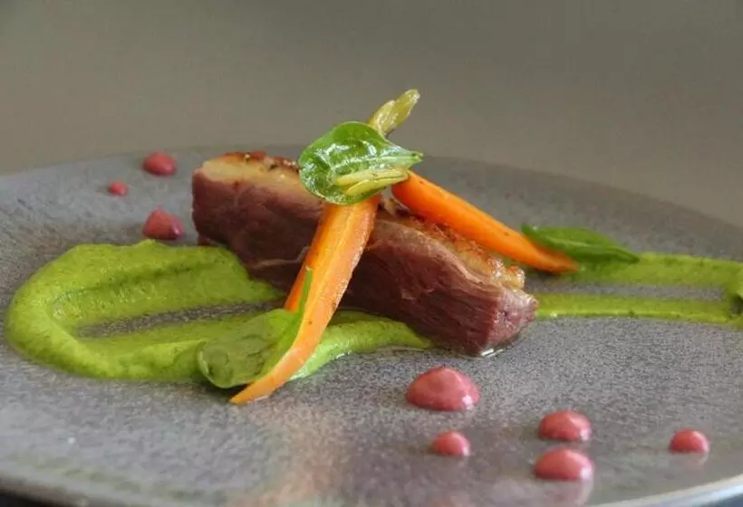 Отель Hôtel De La Plage