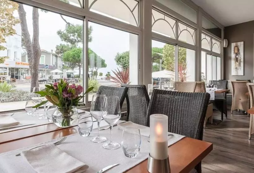 Отель Hôtel De La Plage