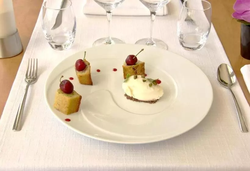 Отель Hôtel De La Plage