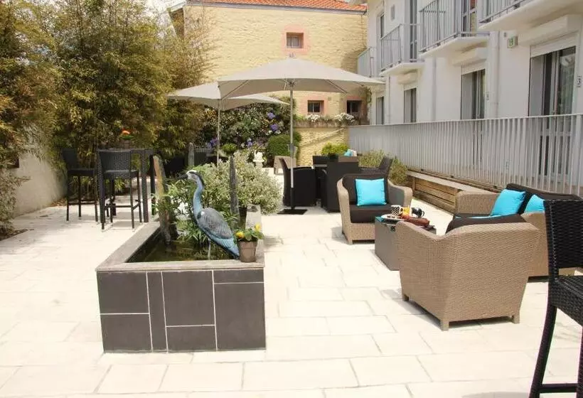 Отель Hôtel De La Plage