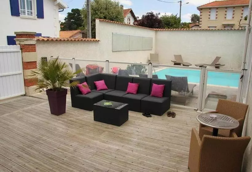 Отель Hôtel De La Plage