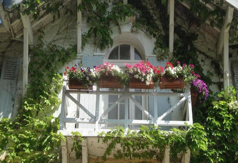 هتل Hôtel Le Chalet Fleuri