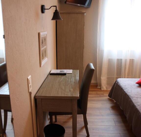 هتل Hôtel Le Chalet Fleuri