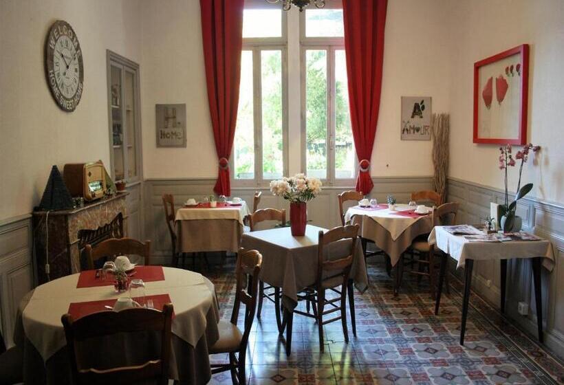 هتل Hôtel Le Chalet Fleuri