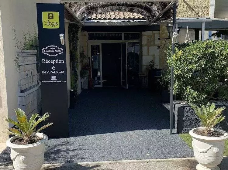 Отель L Escale Des Alpilles