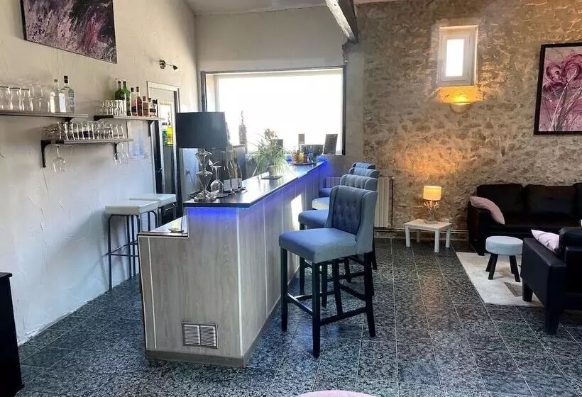 Отель L Escale Des Alpilles