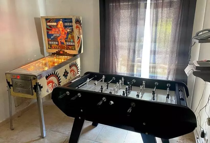 Отель L Escale Des Alpilles