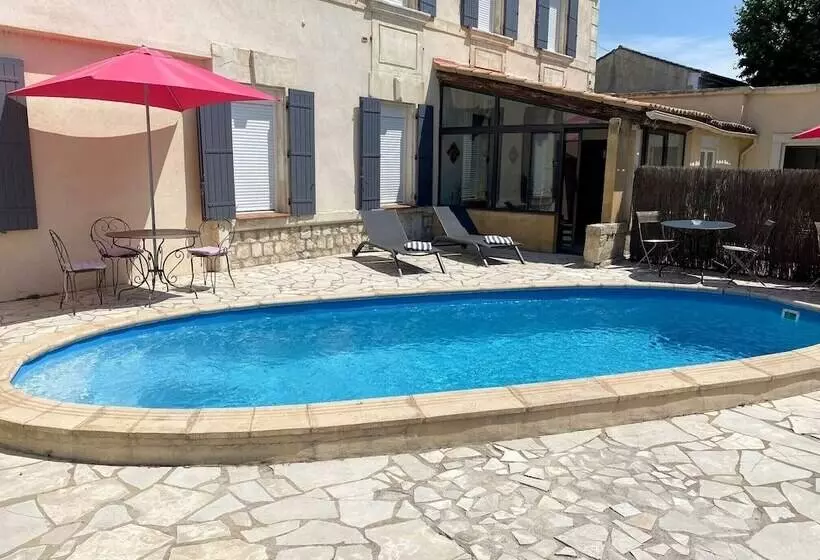 Отель L Escale Des Alpilles