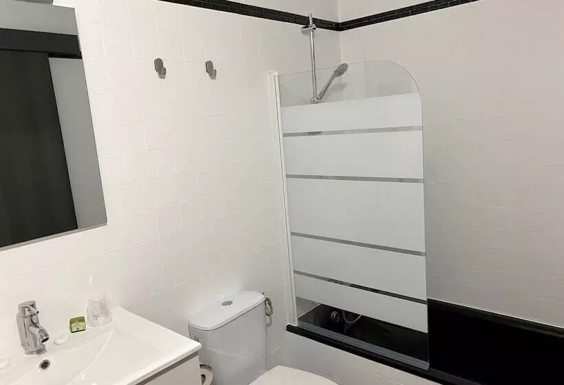 Отель L Escale Des Alpilles