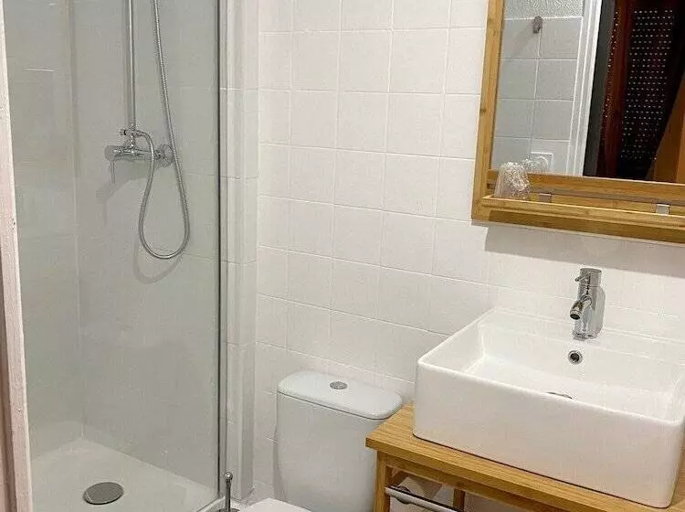 Отель L Escale Des Alpilles